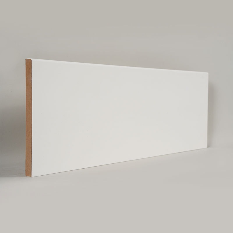 MDF-Sockelleiste (spachtelgrundiert und perlweiß) 1/2' x 5 1/2'