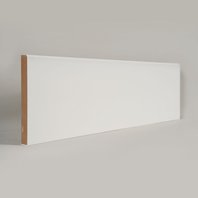 MDF-Sockelleiste (spachtelgrundiert und perlweiß), 1/2