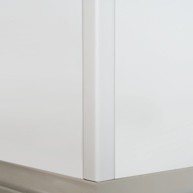 Rechtwinkliger (90°) Übergangsstreifen aus Massivholz (grundiert mit Spachtelmasse + Farbe) – Weiß 1 1/9' x 1 1/9'