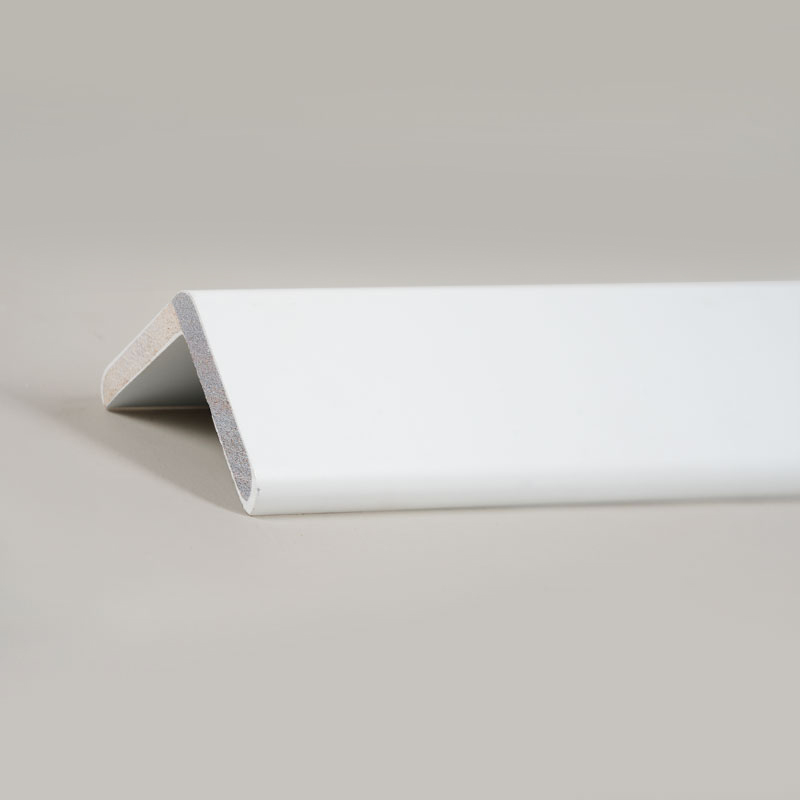 Massivholz-Übergangsleiste im rechten Winkel (90°) (grundiert mit Spachtelmasse + Farbe) – Weiß 1 1/2' x 1 1/2'