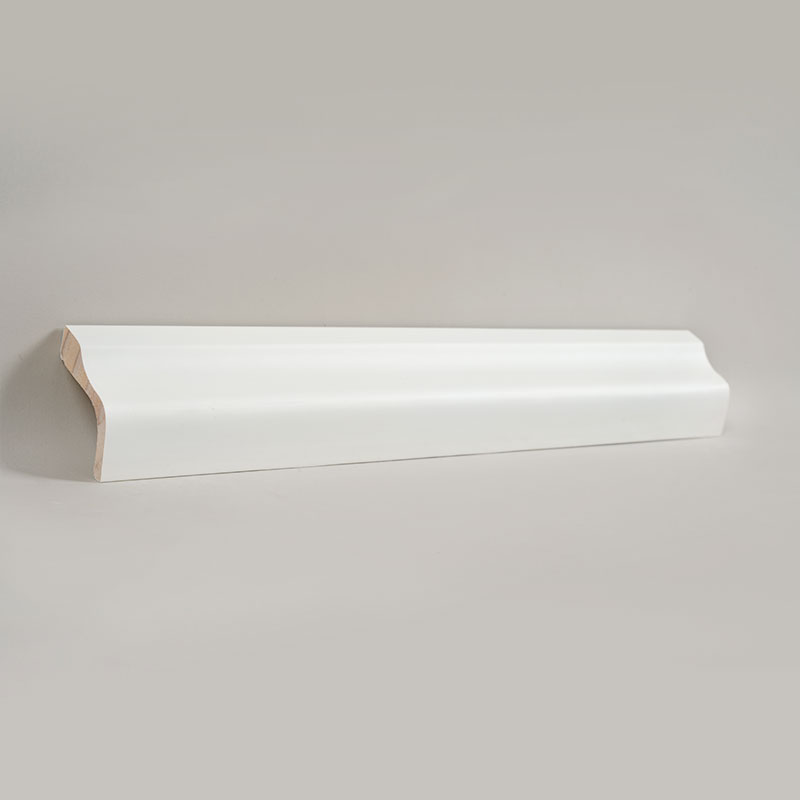 Fußleiste aus Kiefernholz (grundiert mit Spachtelmasse + Farbe) – Weiß 1 1/2'x2 1/6'