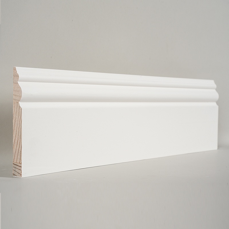 Fußleiste aus Kiefernholz (grundiert und perlweiß), 3/5' x 4 1/2'