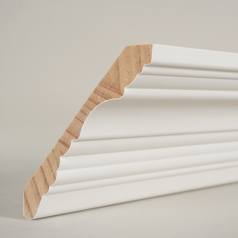 Zierleiste aus Kiefernholz (spachtelgrundiert und perlweiß), 3/5' x 4 1/2'