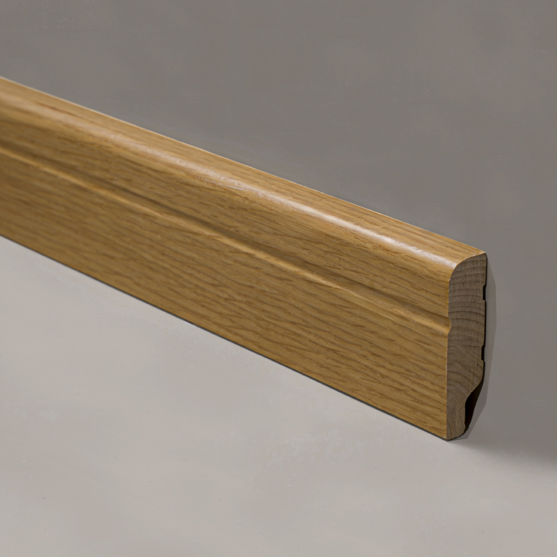 Sockelleiste aus massivem Holz (umwickelt mit weißem Eichenfurnier + Farbe) – natürliche Eichenfarbe, 1/2' x 2 3/8'