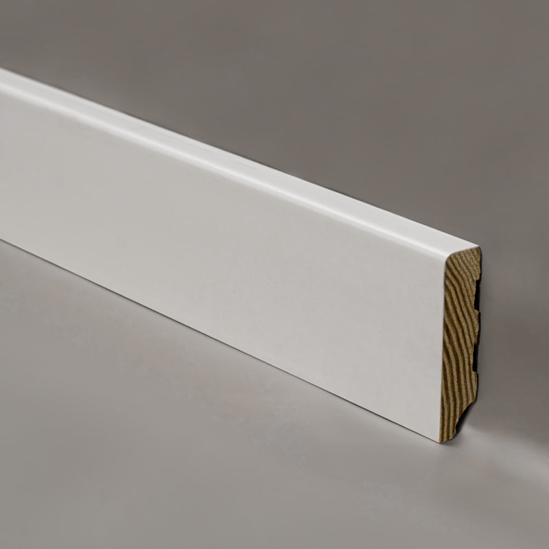 Fußleiste aus Kiefernholz (grundiert und lackiert) – Weiß 1/2' x 2 3/8'